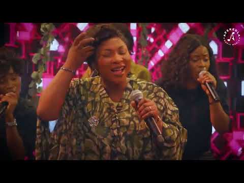 YADAH PRAISE MEDLEY APEKEOLA High