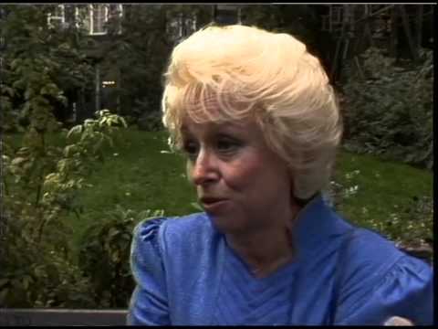 Kenneth Williams memorial | Barbara Windsor | Carry on films | TN-88-127-030