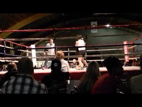 WherestheCat.com watching Jeeper Creeper vs Kim Kristof at Celebrity Fight Night III