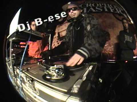 DJ B-ESE JUNTO A DIATRIBA EN MICROPHONE MASTER.