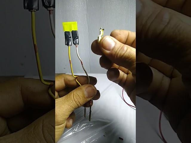 Vídeo relacionado con Movilideas 1 Portafusible para Coche Aereo Resistente al Agua Portafusibles con 2 Fusibles de 10 amp.