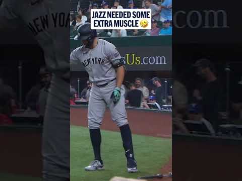 Jazz Chisholm Jr. couldn't get the batting weight off 😂 so he asked Giancarlo Stanton for help 💪