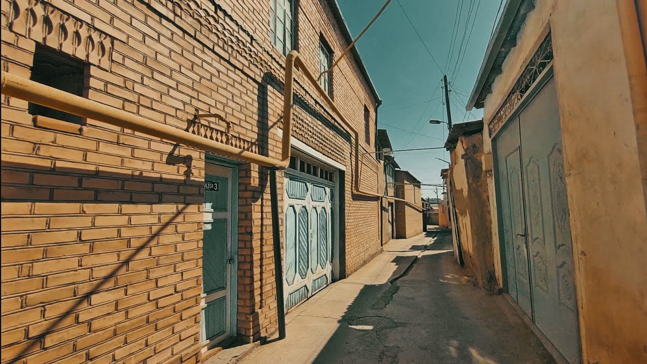 Immersive street-level walking tour through Warsaw Palace, Poland, showcasing authentic urban landscapes, local architecture, and the vibrant atmosphere of the city's neighborhoods