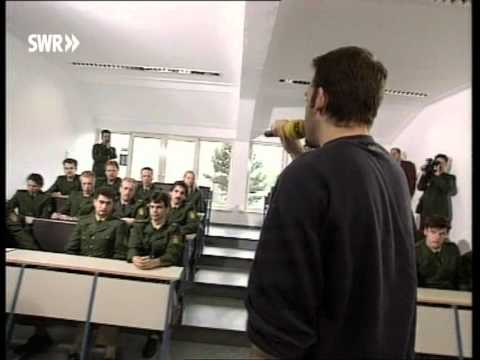 Boulevard Bou in der Polizeischule: Geh zur Polizei!