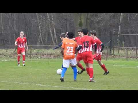 5. Vanuit dezelfde positie schiet ook Lorenz, maar ook zijn schot vliegt over.