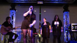 Lisa Lois met No Good For Me tijdens haar optreden bij Holland Casino te Utrecht