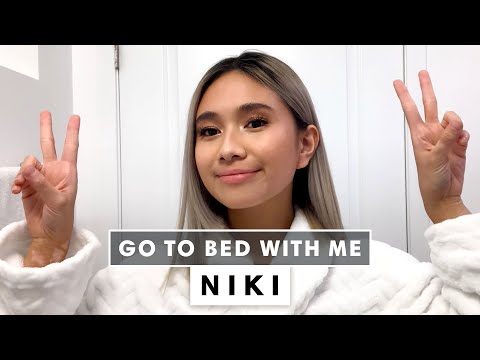 NIKI乾性皮膚夜間護膚程序｜和我一起睡覺｜《Harper's BAZAAR》。 (NIKI's Nighttime Skincare Routine For Dry Skin | Go To Bed With Me | Harper's BAZAAR)