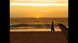 preview picture of video 'SRI LANKA -Coucher de soleil à HIKKADUWA'