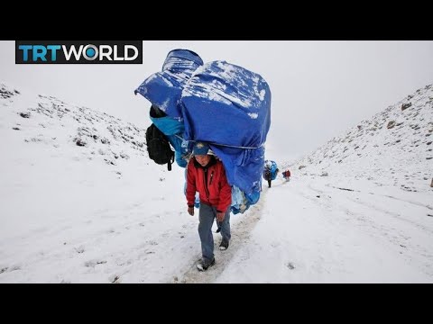 Pakistan's mountain porters risk lives on job | Money Talks