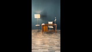 Transform your workspace with timeless elegance! Discover the charm of Mid-Century Modern design.