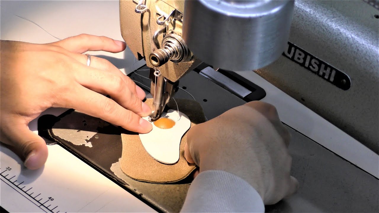 手製 | 革でつくる食パンと目玉焼き