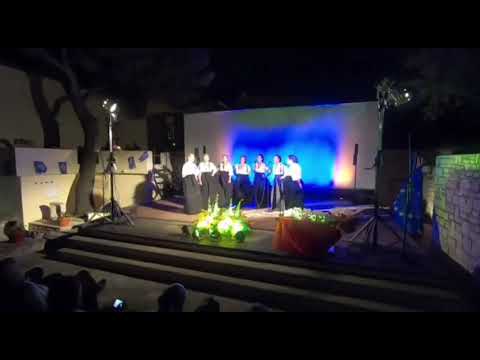 Zelenu granu s tugom žuta voća - Klapa Orca