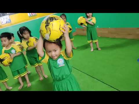 Đội bóng tí hon