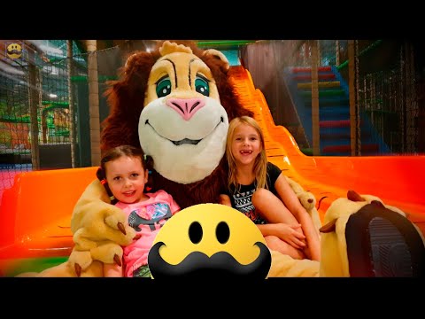 Melody Chanell och Leo på Leos Lekland | Indoor Playground Sweden