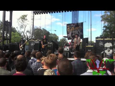 Flatliners - Drown in Blood, Count Your Bruises (Riot Fest Chicago 2013)