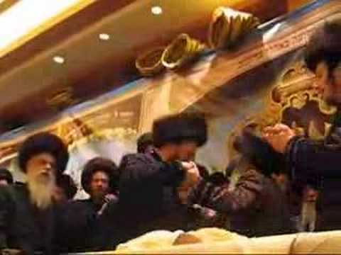 Bobov ruv first visit to Israel as Rebbe