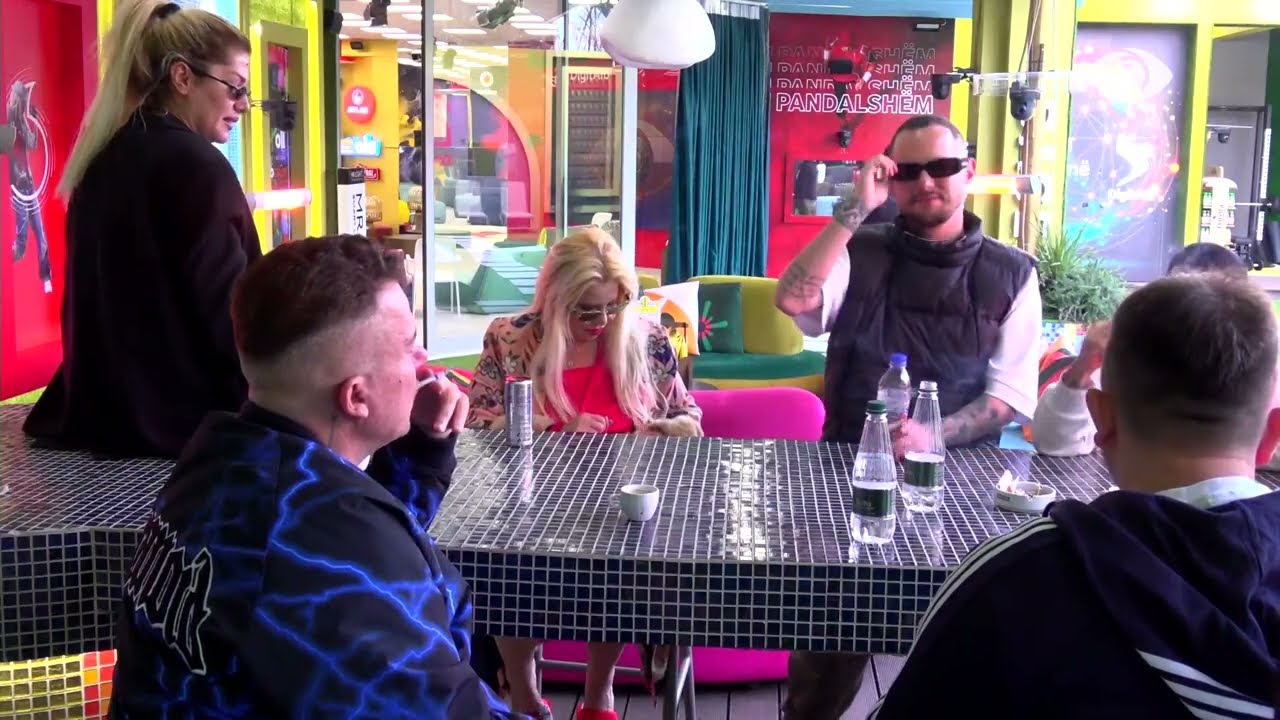 Meri e shqetësuar nga çifti Sara- Bardhi: Stë lënë rehat gjithë natën, s’di si fle Rikja