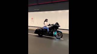 Download lagu Cewek Cantik Naik Motor Gede mp3