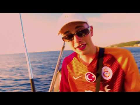 FAMILIE X GELD (OTRABANDA) - G.FiT (PROD. BY WALKINGMONEYMACHINE X 200VOLT X L'ECTRICLADYLAND)