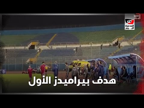 علي جبر يحتفل مع عمر جابر عقب إحرازه هدف بيراميدز الأول بمرمى الأهلي