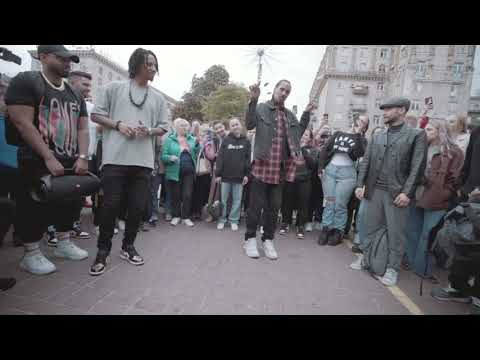 Les Twins In The Street Of Kyiv - Ukraine 2021