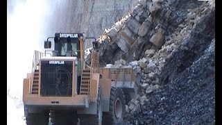 preview picture of video 'CATERPILLAR 992G Load & Carry quarry action / Steinbruch Gläser, Germany, 05.08.2003'