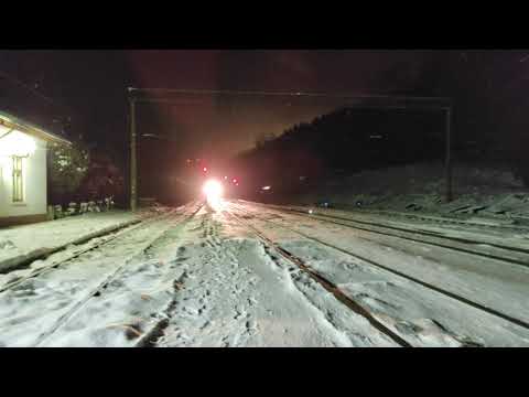 Tren R3005 Bucuresti Nord - Brasov intra in Timisu de Sus cu 41-0438-2 - 15.01.2021