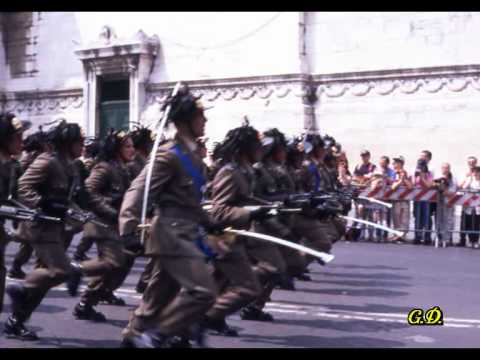 Parata Militare ROMA 2 Giugno 2001 di G.Donapai.wmv