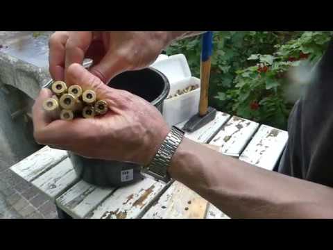 Hydraulisches Entzündern von Berdan Hülsen GP11 (hydraulic depriming of berdan GP11 brass)