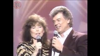 Loretta Lynn And Conway Twitty - I Can&#39;t Help It(If I&#39;m Still In Love With You)