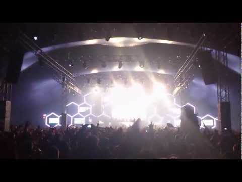 Steve Angello plays Sebastian Ingrosso & Alesso - Calling (live @ Balaton Sound 2012) (HD)