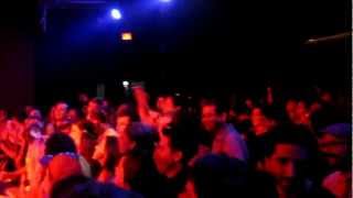 Los Amigos Invisibles - &quot;El Baile del Sobón&quot;