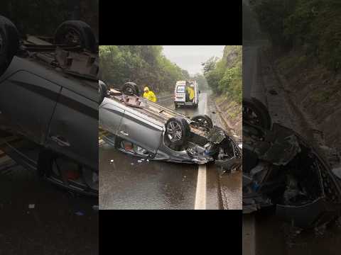 Capotamento na Serra de Westfália complica trânsito na RSC-453