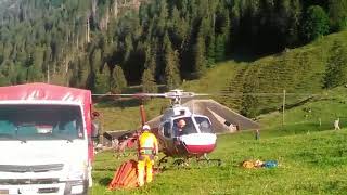 Wasser mit Helikopter auf die Alp