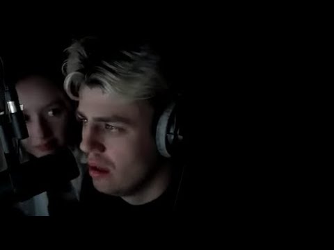 Freundin erschreckt Papaplatte während Horrorgame