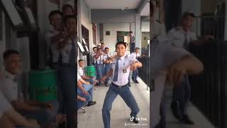 Download lagu VIRAL!! Joget TikTok😂 (DJ) SPONGEBOB - Di Kerjain Temen -Temen ngakak wkwkwk mp3