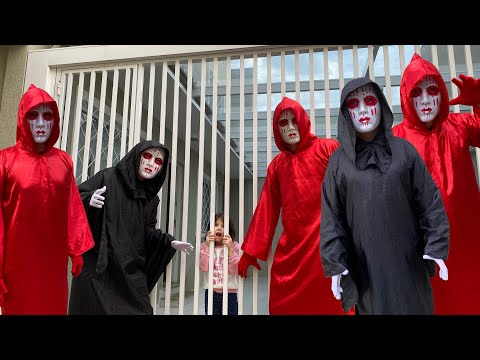 ★ FACE INVADED OUR HOUSE ★ ZAP #30