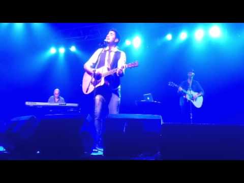 "No te rindas" -Alex Ubago en City Center Rosario