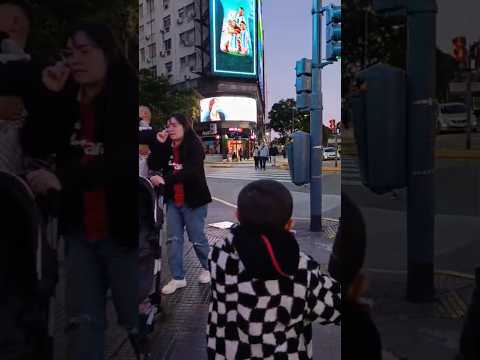 Gino Mamá por calle Carlos Pellegrini y Avenida  Corrientes Obelisco Buenos Aires 8/8/26