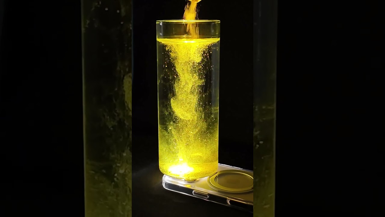 【衝撃】水の中で光る流星雨！チョコラBBで作る幻想実験