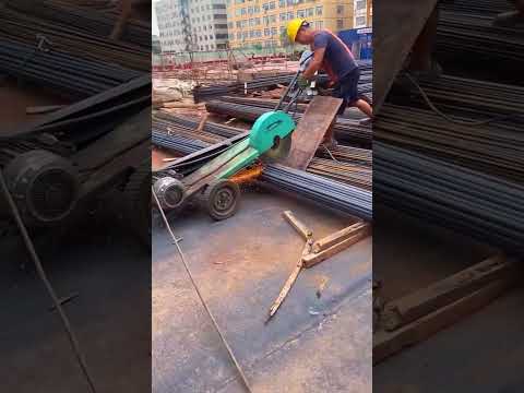 Machine for cutting bundles of steel rods