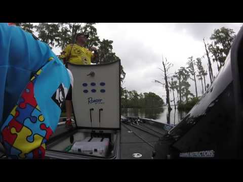 download lagu mp3 mp4 Collins Bass For Cash, download lagu Collins Bass For Cash gratis, unduh video klip Collins Bass For Cash