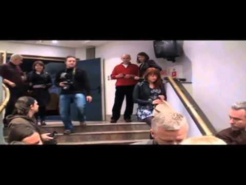 Matylda Damięcka całuje się z koleżanką