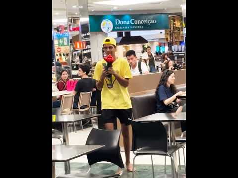 Leozin toma mais de 150 fora em shopping #emillyvickof #dosrosas