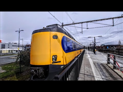 Sharp turn! ICMm at 120 km/h (75 m/ph) through the station of Rijssen - Fly-by -