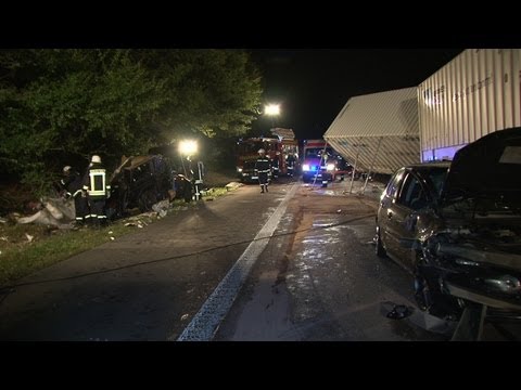LKW-Fahrer übersieht Stauende auf der A44 18.08.2012