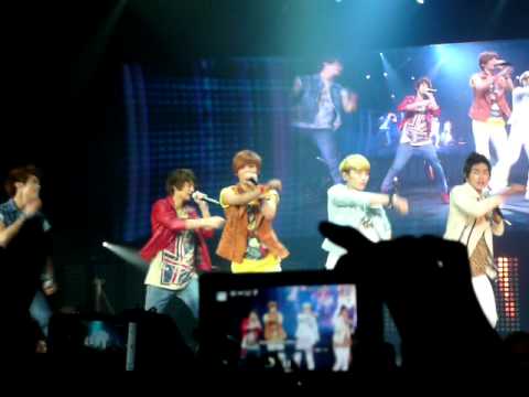 110611 SMTOWN in PARIS - SHINee "Replay"