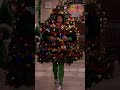 Freddy wordt aangevallen door een kerstboom ?? | School Of Rock #shorts