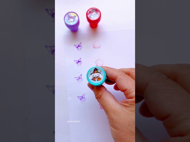 Vídeo relacionado con Hello Kitty Sanrio Cepillo Pelo Desenredante y Espejo de Mano para Mujer Niña, Kuromi Cinnamoroll Accesorios Viaje, Regalos de Anime para Ella (Hello Kitty Cepillar & Espejo)