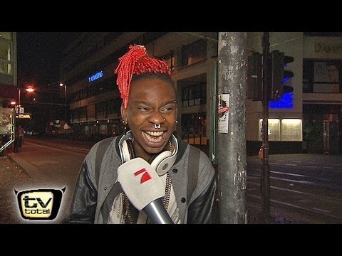 TV Total - Straßenumfrage: Partyfotos
